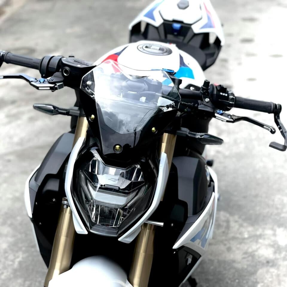 Naked bike mới nhất của BMW S1000R 2021 vừa về Việt Nam đã lên một loạt