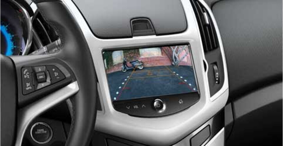 Camera lùi hỗ trợ người lái đỗ xe dễ dàng 