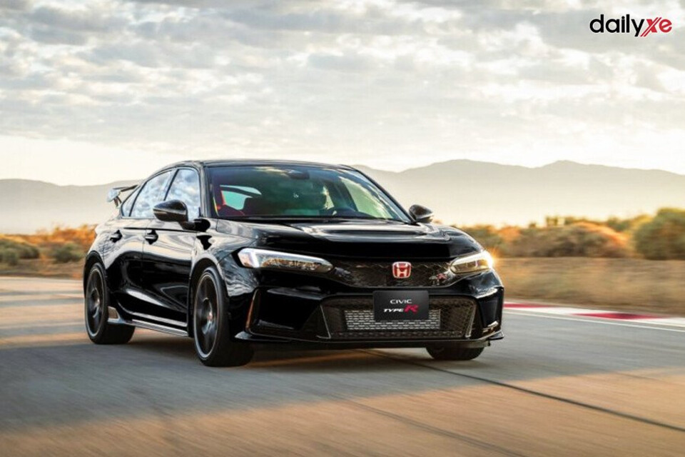Honda Civic Type R trang bị công nghệ hiện đại vững vàng tay lái
