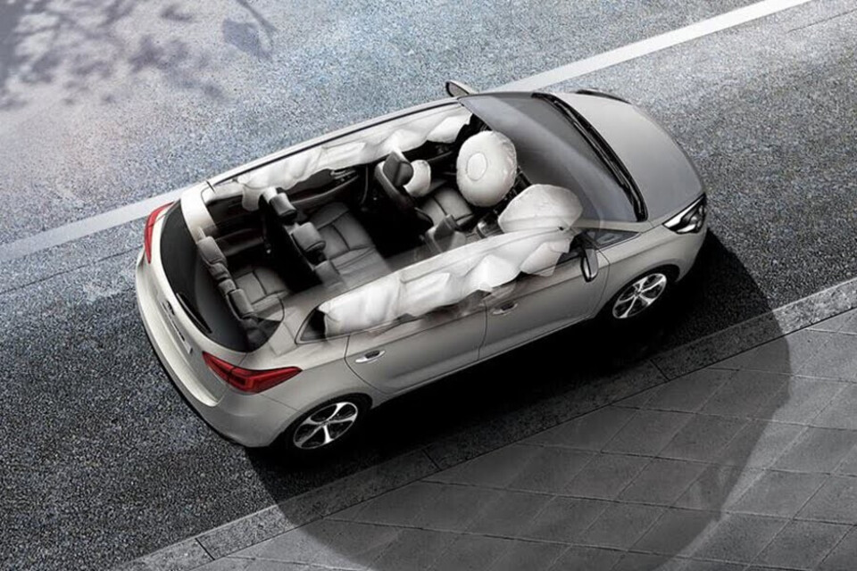 Trang bị 6 túi khí với 10 điểm nổ giúp mang đến độ an toàn và tin cậy tối đa Trang bị 6 túi khí với 10 điểm nổ giúp mang đến độ an toàn và tin cậy tối đa