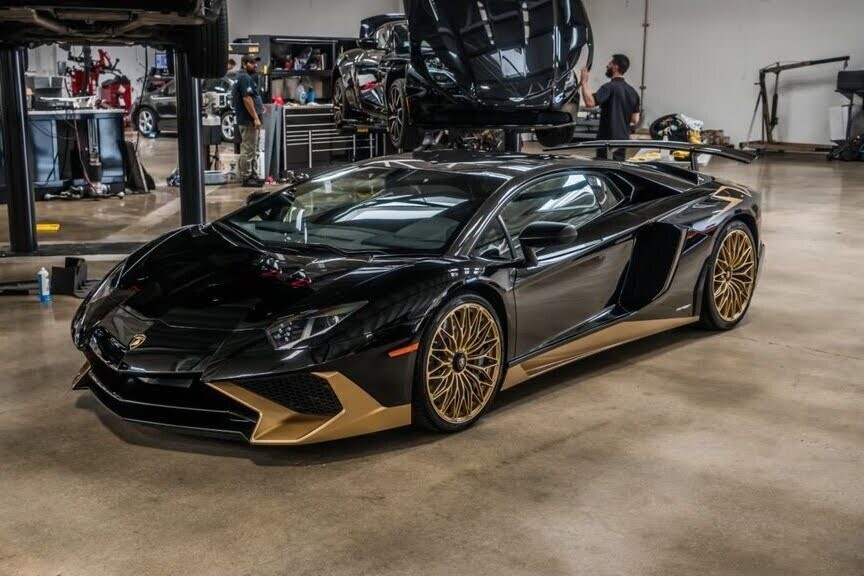 Ấn tượng mạnh với Lamborghini Black Gold - một trong những chiếc Aventador  SV cuối cùng được sản xuất