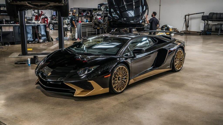 Ấn tượng mạnh với Lamborghini Black Gold - một trong những chiếc Aventador  SV cuối cùng được sản xuất