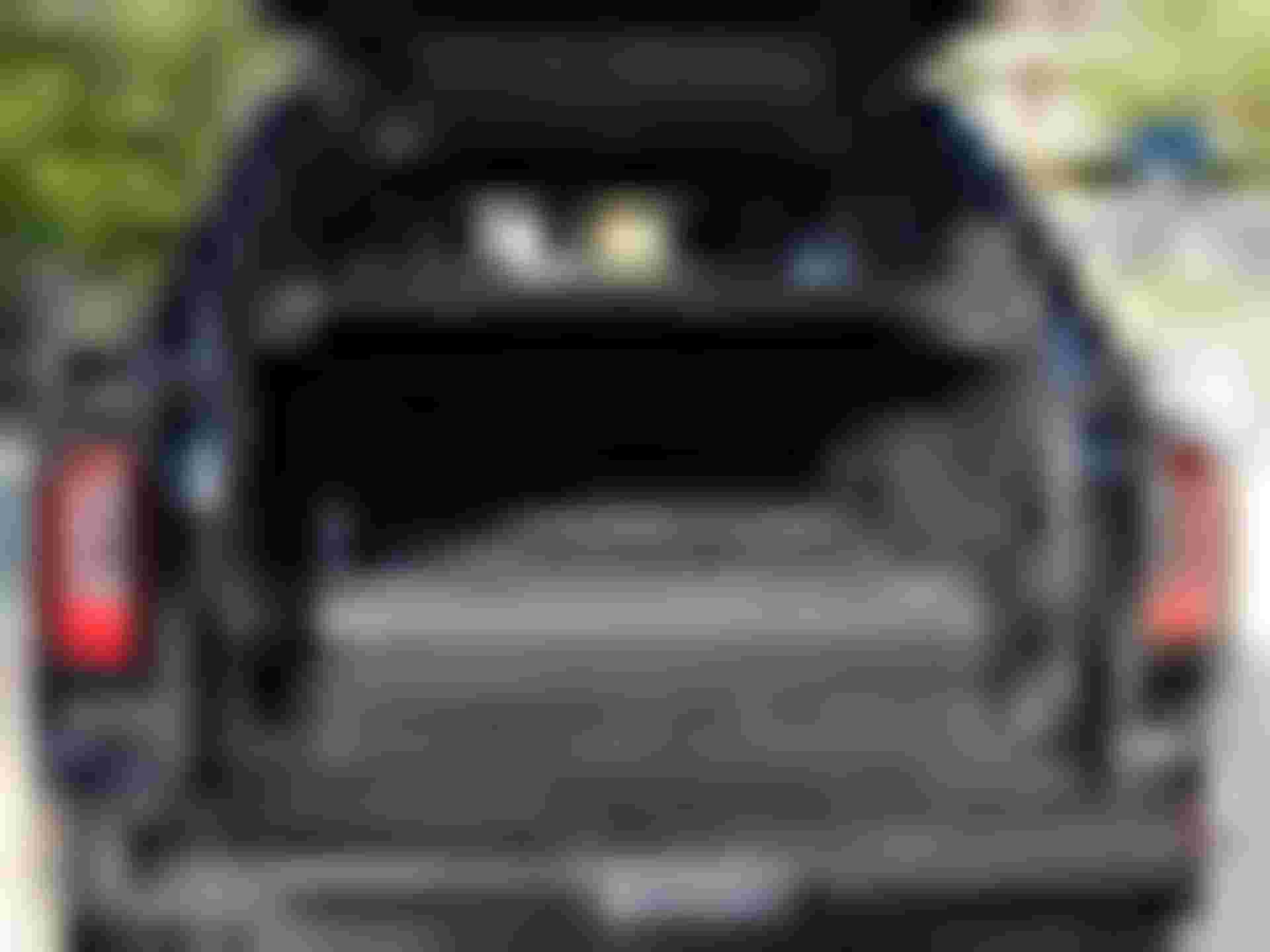 anh chi tiet sieu suv rolls-royce cullinan black badge hon 40 ty tai viet nam
