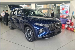 Ảnh thực tế Hyundai Tucson 2022 tại đại lý Việt Nam: Đẹp mỹ mãn, nội thất khó chê, sales khẳng định không 'bia kèm lạc'