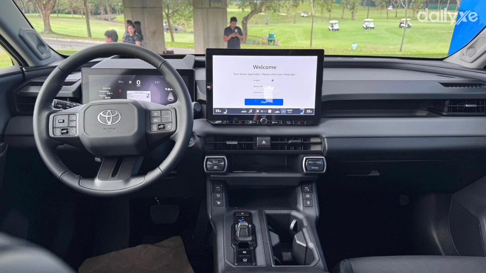 Không gian cabin của RAV4 mới theo phong cách tối giản nhưng hiện đại