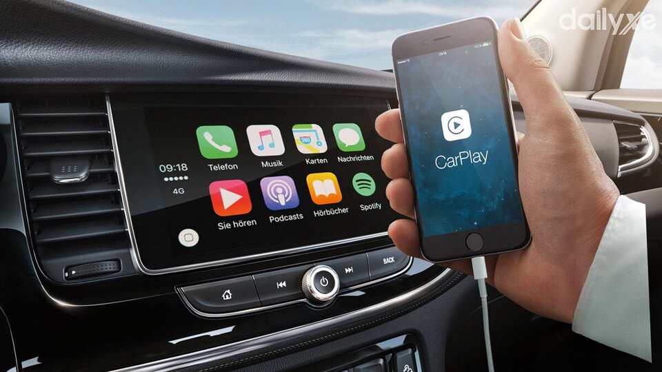 Bạn có thể kết nối Apple CarPlay có dây bằng cáp USB có sẵn của iPhone