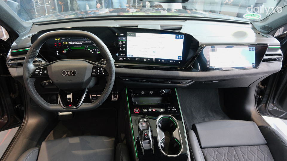 Khoang lái trang bị tiện nghi