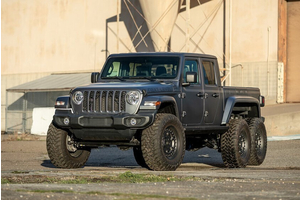 Bản độ xe 6 bánh Jeep Gladiator 6x6 có giá từ 132.000 USD