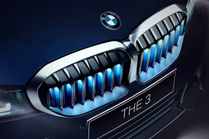 Bản giới hạn BMW 3 Series Gran Limousine Iconic Edition nổi bật với lưới tản nhiệt phát sáng và cần số pha lê