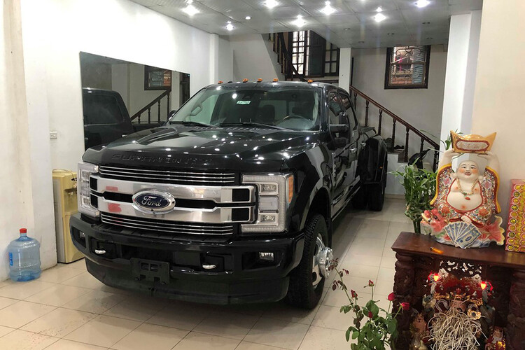 ban-tai-khong-lo-ford-f-350-siêu nhiệm-lariat-hang-doc-lot-thom-trong-garage-cua-dai-gia-ha-noi-2.jpg ban-tai-khong-lo-ford-f-350-siêu nhiệm-lariat-hang-doc-lot-thom-trong-garage-cua-dai-gia-ha-noi-2.jpg