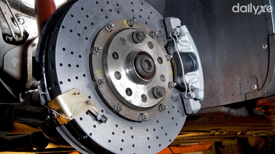 Phanh đĩa gốm ô tô