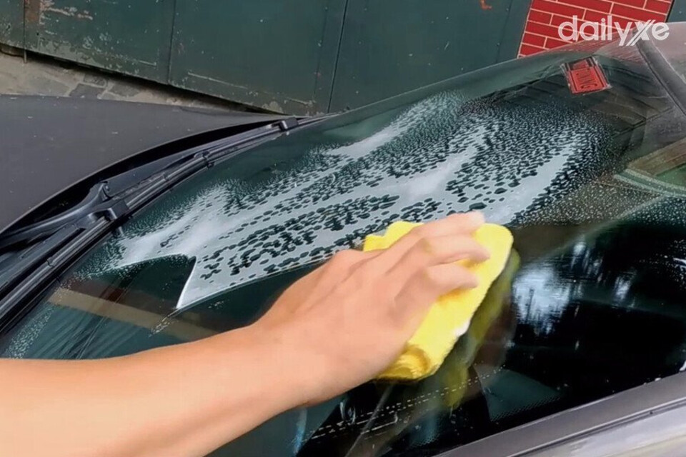 Bảo dưỡng kính chắn gió ô tô định kỳ