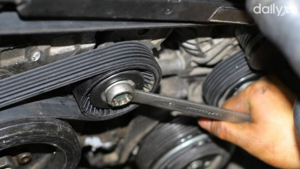 Bảo dưỡng xe ô tô theo km đối với dây curoa truyền động
