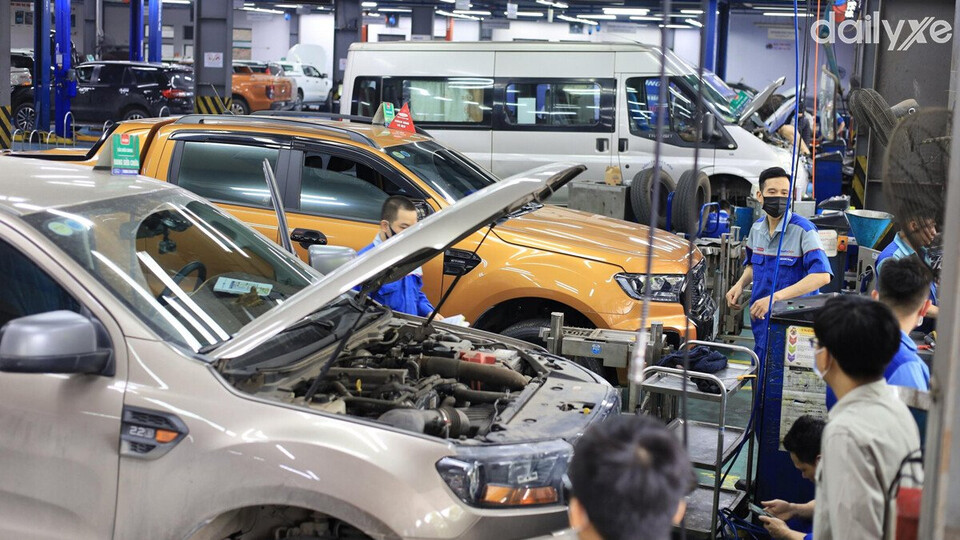 Thực hiện kiểm tra và bảo dưỡng xe ô tô định kỳ
