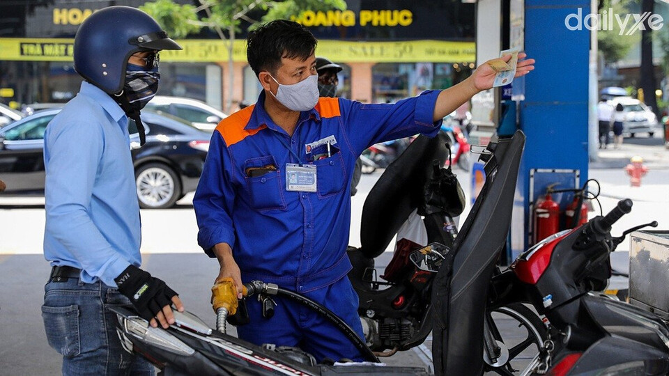 Nên đổ đầy bình xăng xe ngay cả khi không sử dụng