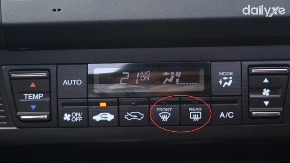 Bật sưởi kính ô tô