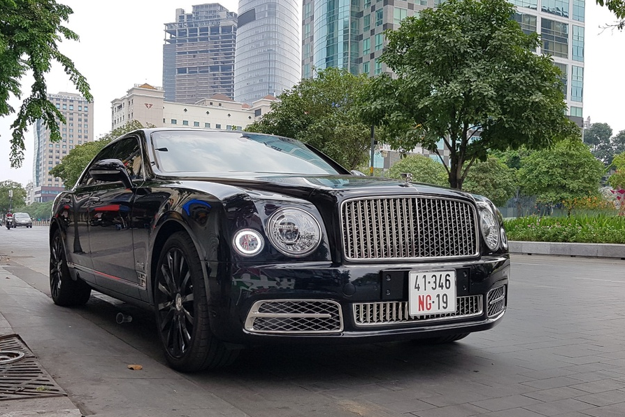 The Showdown Rolls Royce Phantom vs Bentley Mulsanne  NotoriousLuxury