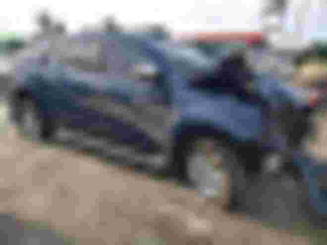 bi hu hong den muc bien dang, nissan navara el van duoc ngan hang thanh ly gia hon 200 trieu kem quang cao ‘dau xe chi hoi can ti’
