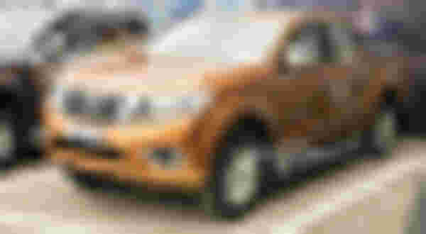 bi hu hong den muc bien dang, nissan navara el van duoc ngan hang thanh ly gia hon 200 trieu kem quang cao ‘dau xe chi hoi can ti’