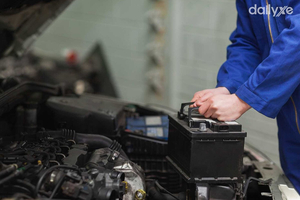 Bình ắc quy ô tô hết điện nhanh: Nguyên nhân và cách khắc phục