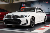 BMW 330i M Sport LCI (Máy xăng)