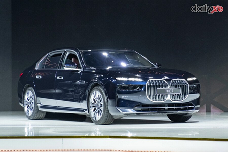 BMW 740i Pure Excellence (Máy xăng) BMW 740i Pure Excellence (Máy xăng)