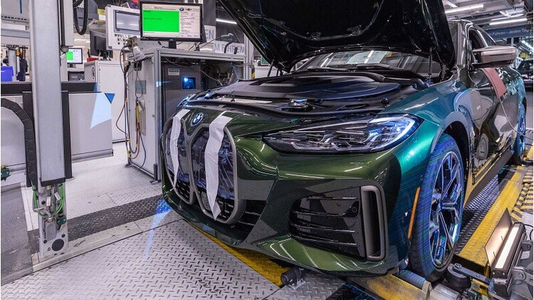 BMW i4 đầu tiên xuất xưởng, đánh dấu cột mốc lớn trên con đường điện khí hóa dòng sản phẩm bmw i4 dau tien xuat xuong, danh dau cot moc lon tren con duong dien khi hoa dong san pham
