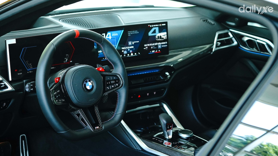 Khoang lái trang bị tiện nghi