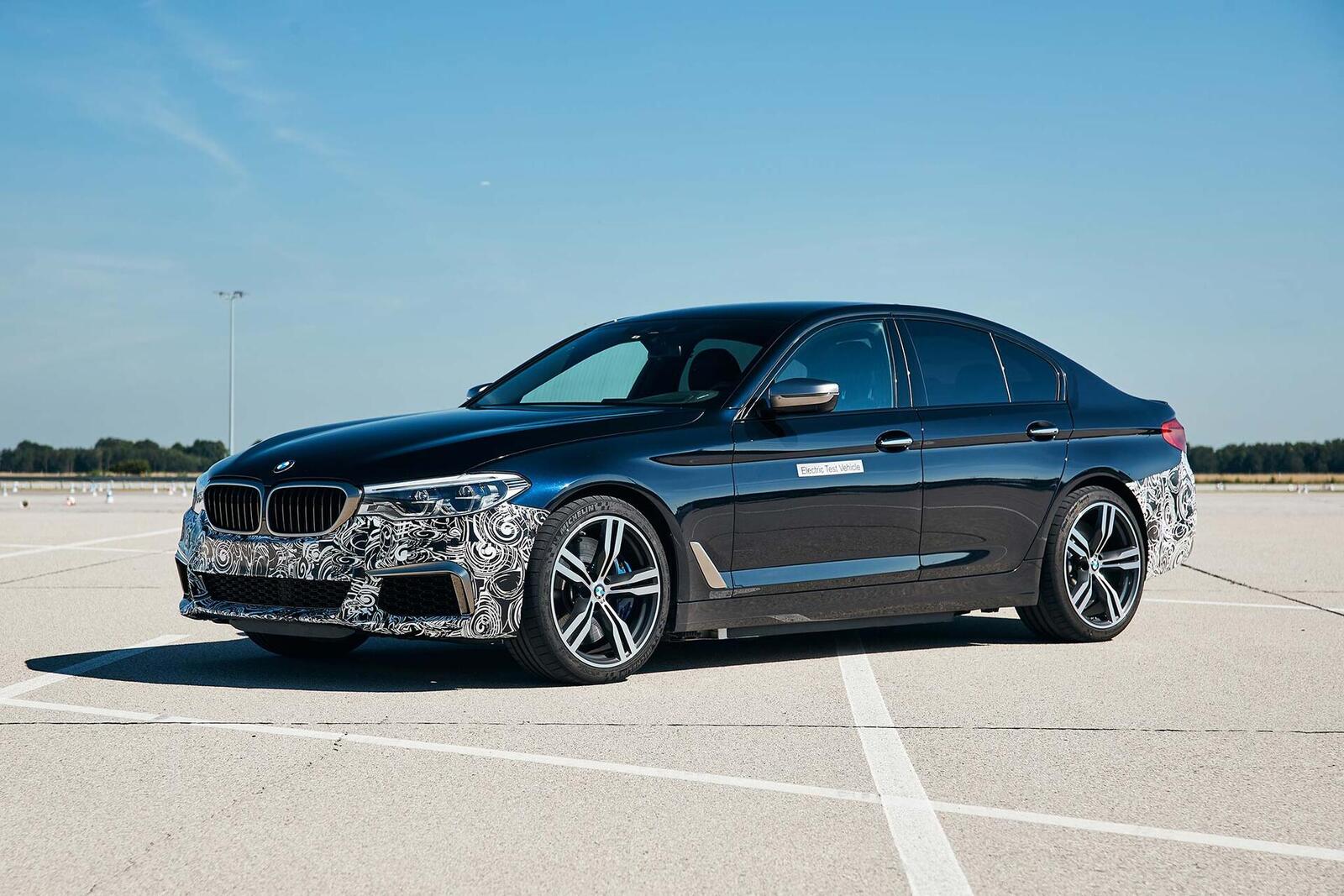 BMW 7Series mới Sẽ có cửa tự động như RollsRoyce và hàng loạt trang bị  không kém cạnh SClass