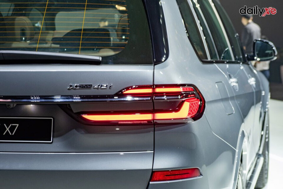 Cụm đèn hậu thiết kế đẹp mắt