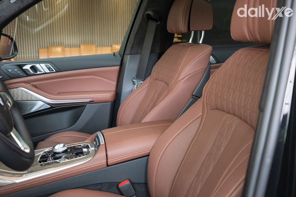 Bọc ghế da ô tô màu trung tính