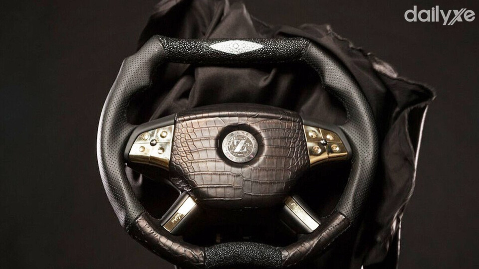 Bọc vô lăng da cá sấu có bề mặt sần sùi