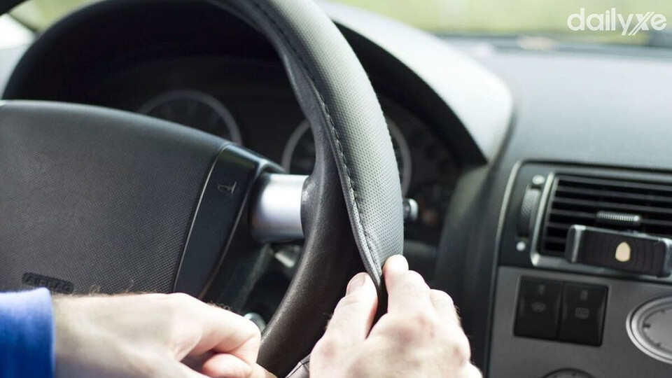 Bọc vô lăng cao su giá rẻ nhưng thẩm mỹ không cao