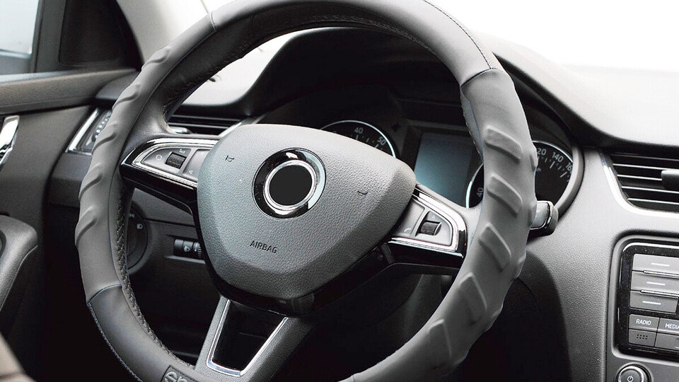 Bọc vô lăng da PU khá phổ biến hiện nay