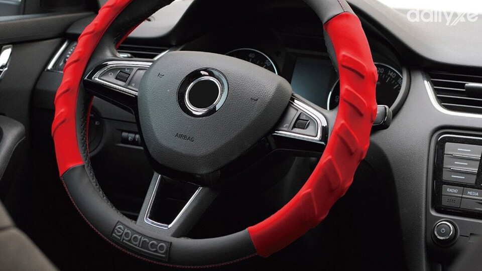 Bọc vô lăng ô tô thương hiệu Sparco