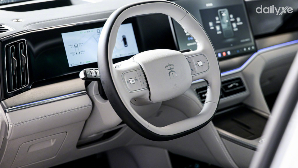 Tay lái bọc da cao cấp