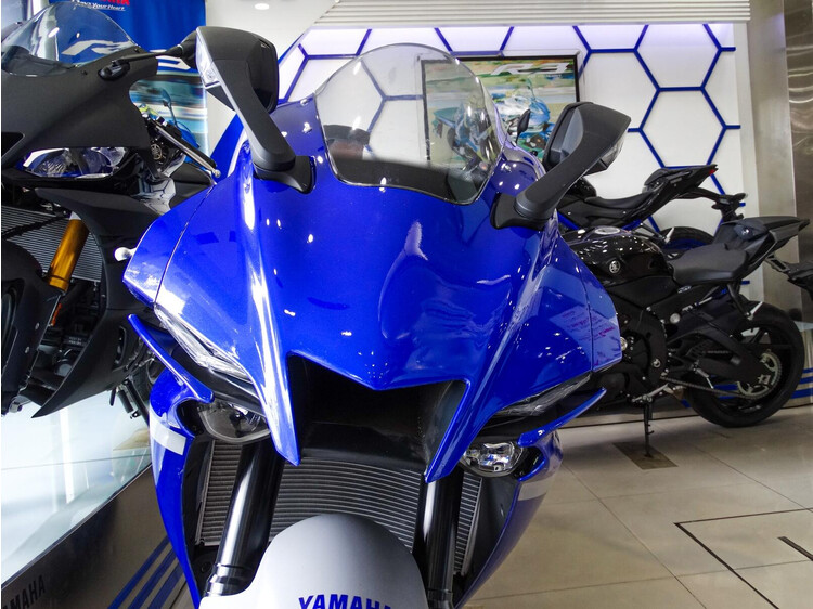 xe-mau-sportbike-1-000cc-nhat-ban-dang-ban-tai-Vietnam