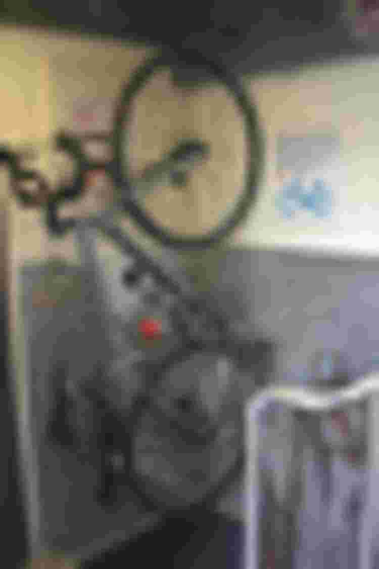 cac nuoc quy dinh the nao ve viec mang xe dap len tau dien cong cong?