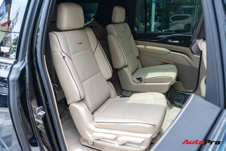 Cadillac-Escalade-ESV-gia-gan-12-ty-dong-suv-full-size-hang-sang-cho-nha-giau-viet Cadillac-Escalade-ESV-gia-gan-12-ty-dong-suv-full-size-hang-sang-cho-nha-giau-viet