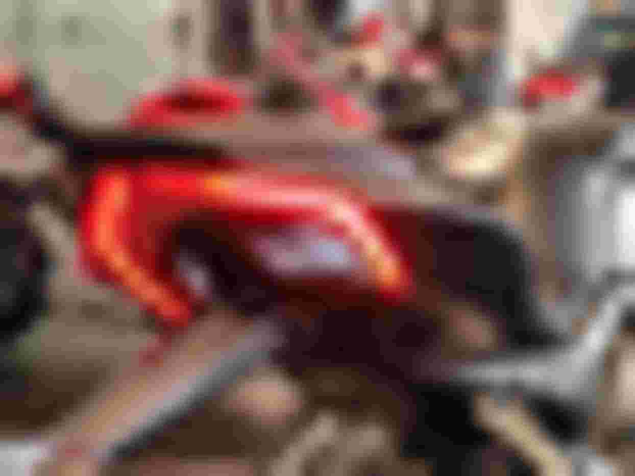 can canh phien ban dark stealth cua ducati streetfighter v4 s 2020