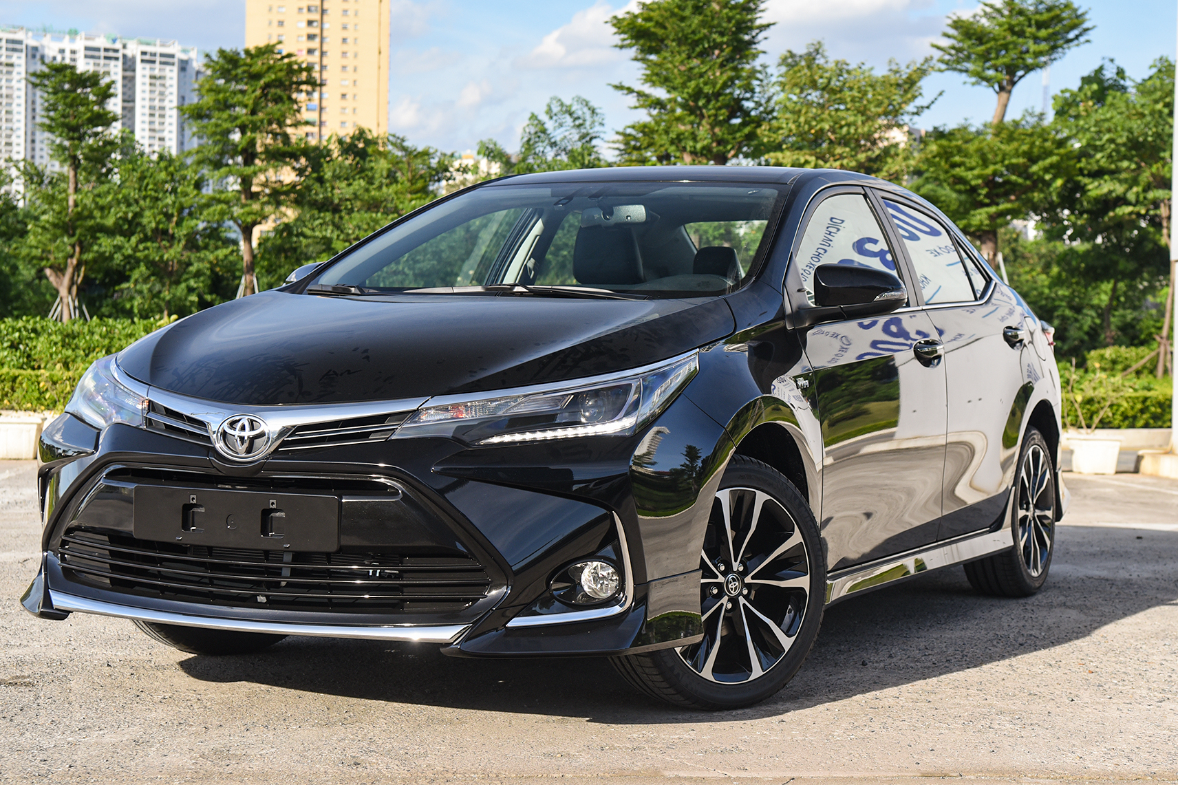 Cận cảnh Toyota Corolla Altis 2020 tại đại lý, giá từ 733 triệu | DailyXe