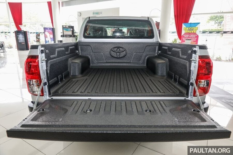 Cận cảnh Toyota Hilux L-Edition 2.4L AT 4×4 mới tại Malaysia - Hình 12 Cận cảnh Toyota Hilux L-Edition 2.4L AT 4×4 mới tại Malaysia - Hình 12