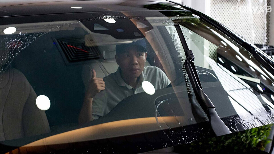 Kiểm tra cần gạt nước ô tô