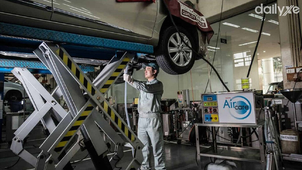 Cơ sỡ chăm sóc xe ô tô chuyên nghiệp trang bị máy móc hiện đại