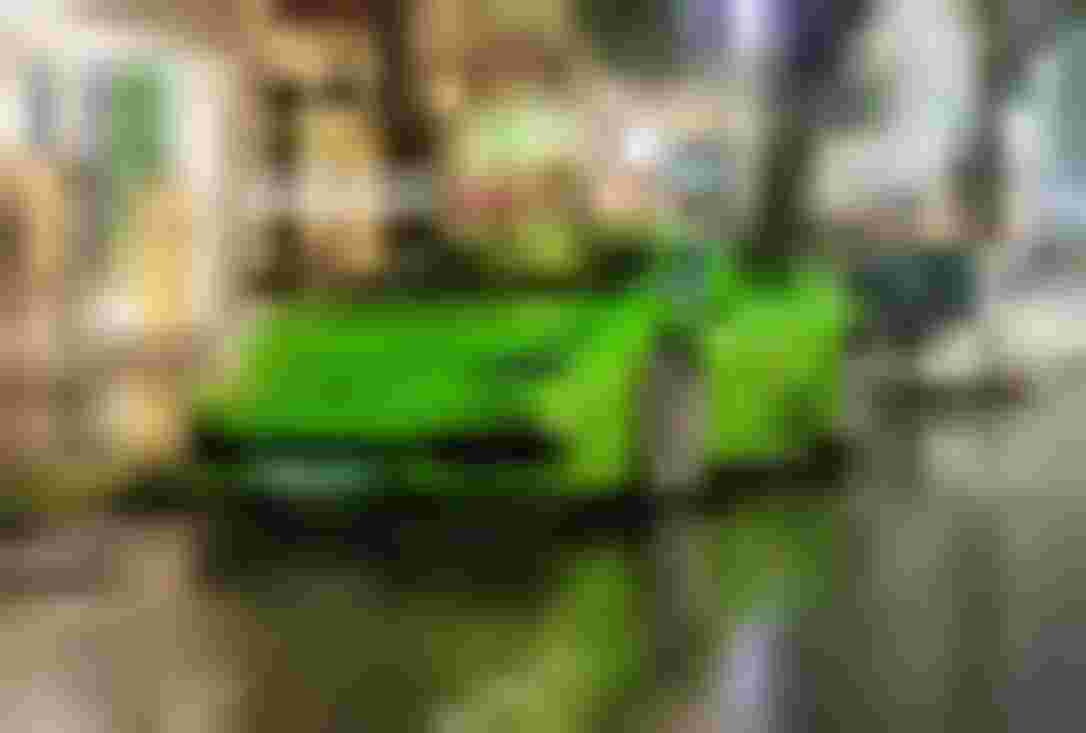 ‘chan’ ferrari f12 berlinetta, phan thanh doi lay bentley bentayga 17 ty