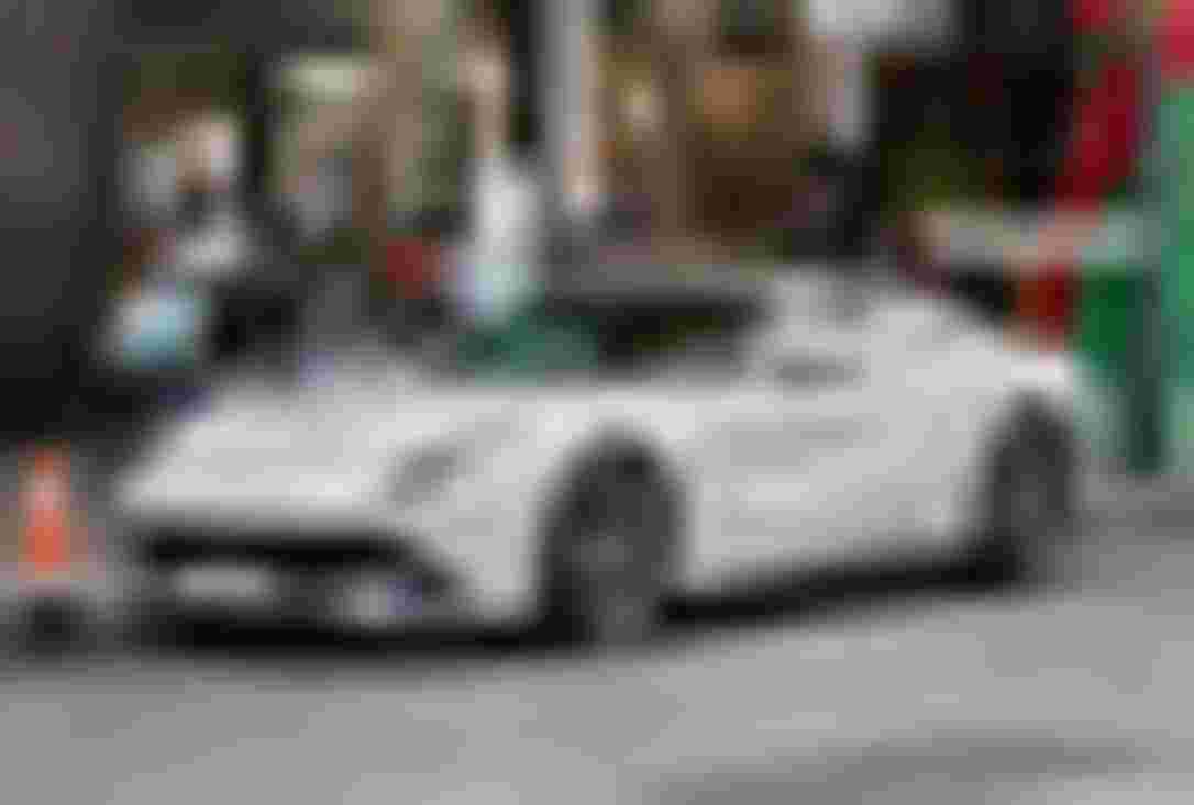 ‘chan’ ferrari f12 berlinetta, phan thanh doi lay bentley bentayga 17 ty