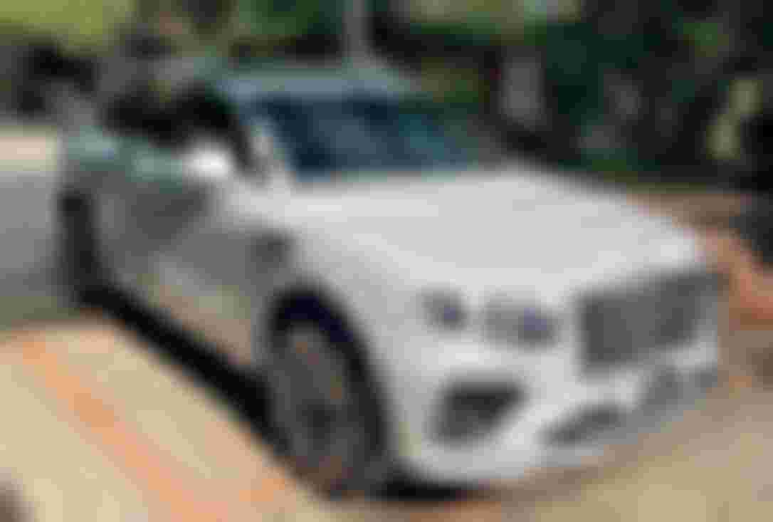 ‘chan’ ferrari f12 berlinetta, phan thanh doi lay bentley bentayga 17 ty