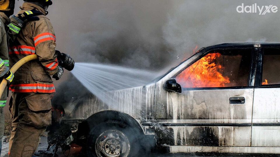 Nhờ sự trợ giúp từ mọi người để dập lửa