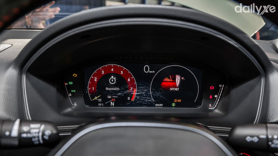 Chế độ lái Sport đem đến trải nghiệm lái đầy phấn khởi