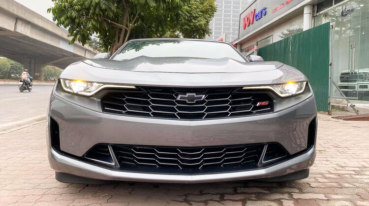 Chevrolet Camaro-RS-2019-mui-tran-dau-tien-ve-Vietnam-duoc-chao-gia-hon-3-ty-dong